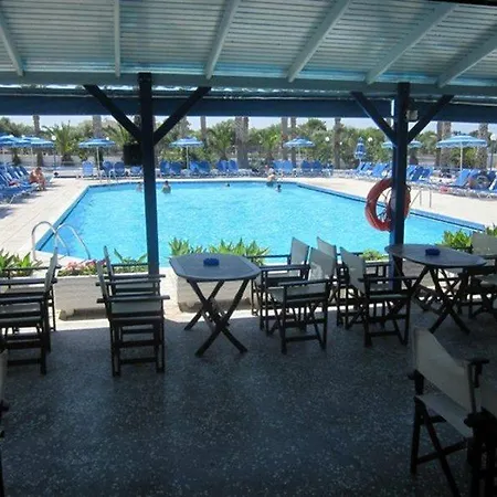 Oasis Hotel 2*